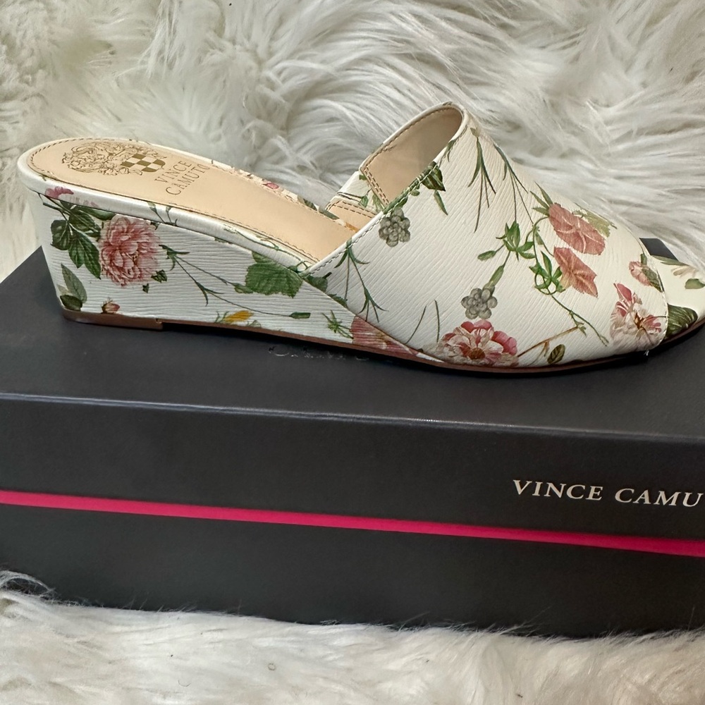 Floral Women's Shoes - Picture 2 of 2